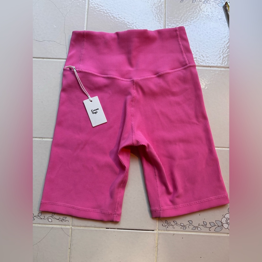 NWT Cream Yoga Hot Pink Biker Shorts size Small - Picture 7 of 8